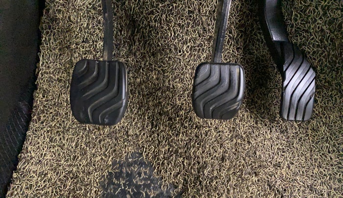 2021 Renault TRIBER RXZ DUAL TONE, Petrol, Manual, 44,431 km, Pedals