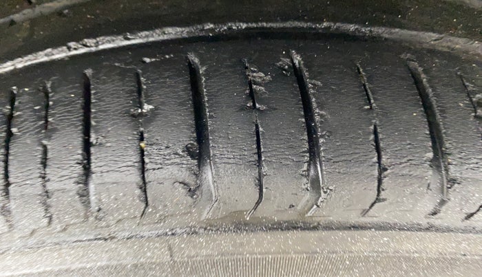 2021 Renault TRIBER RXZ DUAL TONE, Petrol, Manual, 44,431 km, Left Rear Tyre Tread