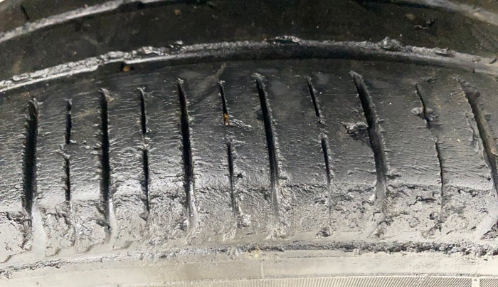 2021 Renault TRIBER RXZ DUAL TONE, Petrol, Manual, 44,431 km, Right Rear Tyre Tread