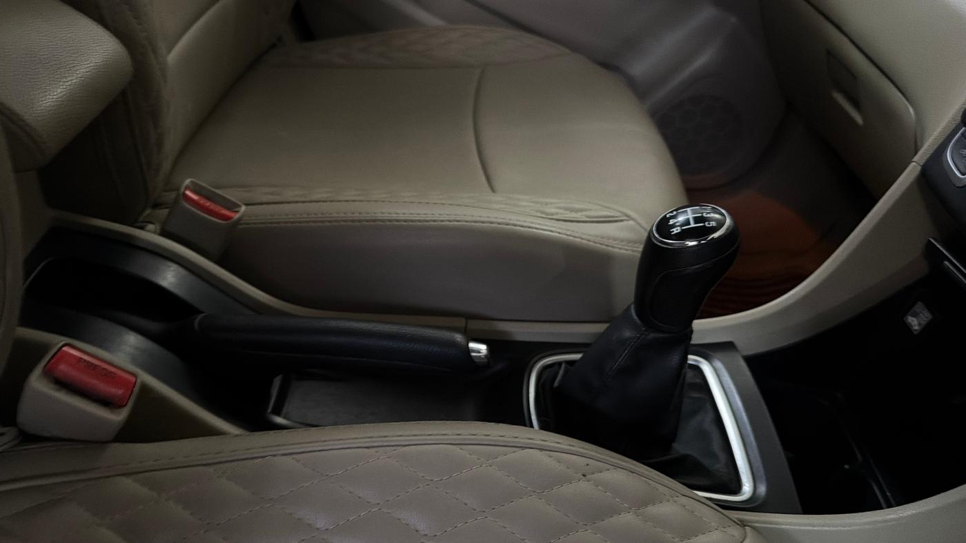2022 Maruti Ciaz ZETA 1.5 SHVS MT PETROL, Petrol, Manual, 44,304 km, Gear Lever