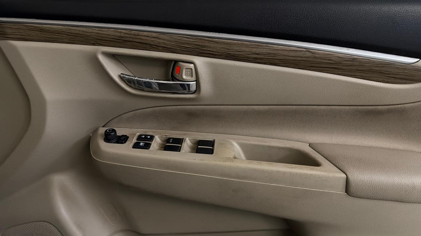 2022 Maruti Ciaz ZETA 1.5 SHVS MT PETROL, Petrol, Manual, 44,304 km, Driver Side Door Panels Control