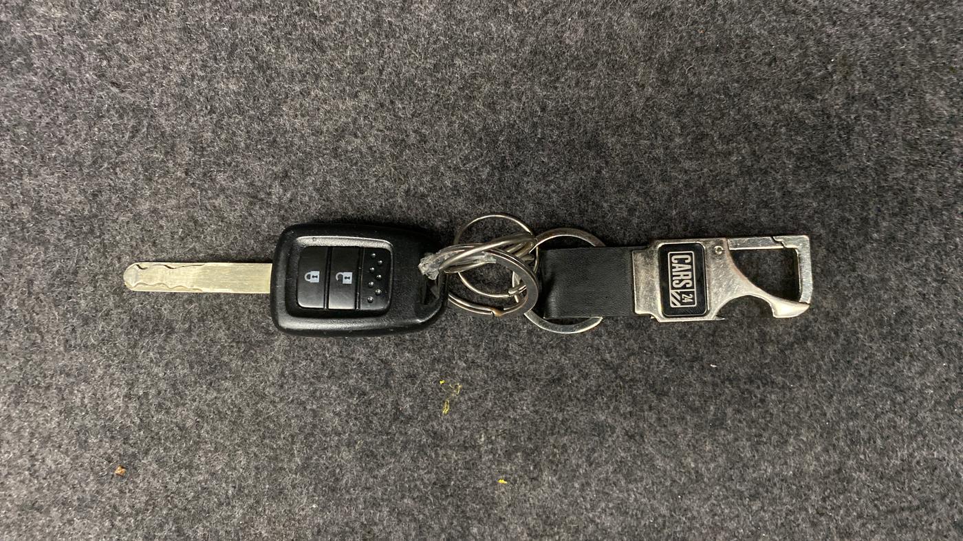 2015 Honda City V MT PETROL, Petrol, Manual, 65,449 km, Key Close Up