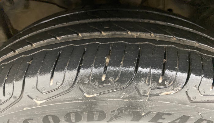 2015 Honda City V MT PETROL, Petrol, Manual, 65,449 km, Left Front Tyre Tread