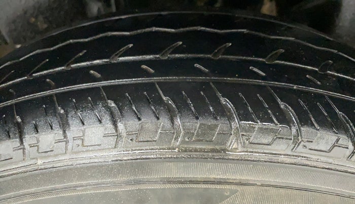 2019 Maruti Swift LXI, Petrol, Manual, 28,543 km, Left Rear Tyre Tread