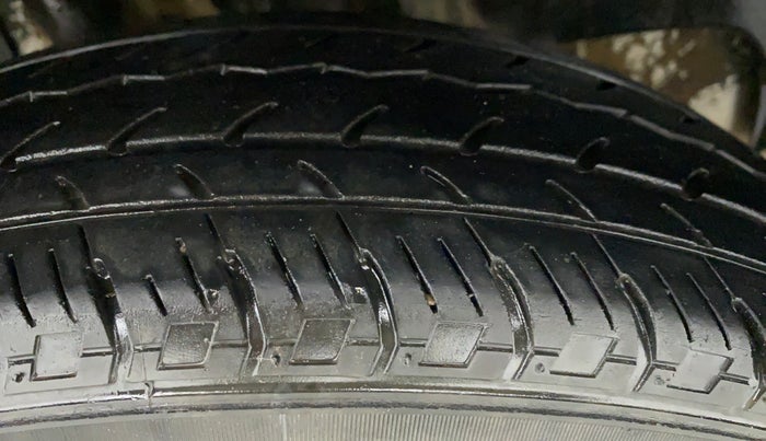 2019 Maruti Swift LXI, Petrol, Manual, 28,543 km, Right Rear Tyre Tread