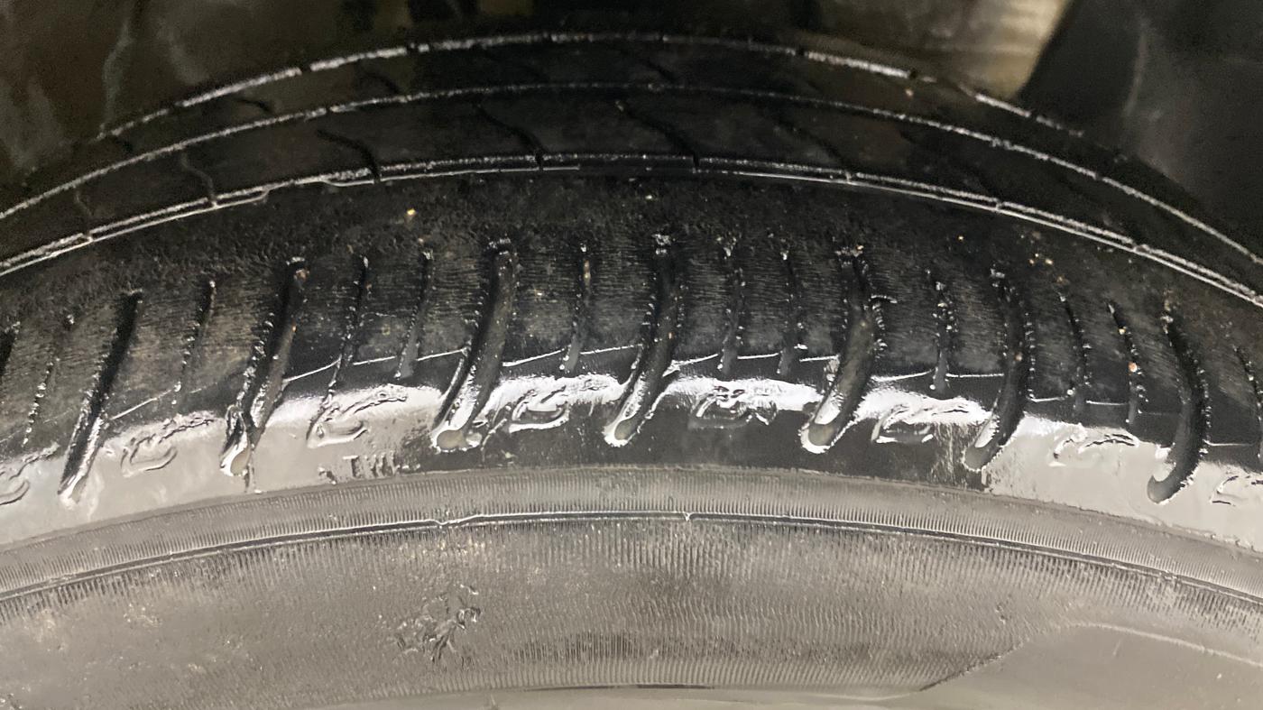 2019 Hyundai Elite i20 ASTA (O) CVT, Petrol, Automatic, 1,03,334 km, Right Front Tyre Tread