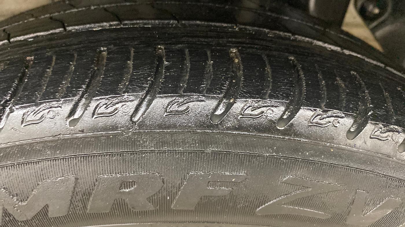 2019 Hyundai Elite i20 ASTA (O) CVT, Petrol, Automatic, 1,03,334 km, Left Rear Tyre Tread