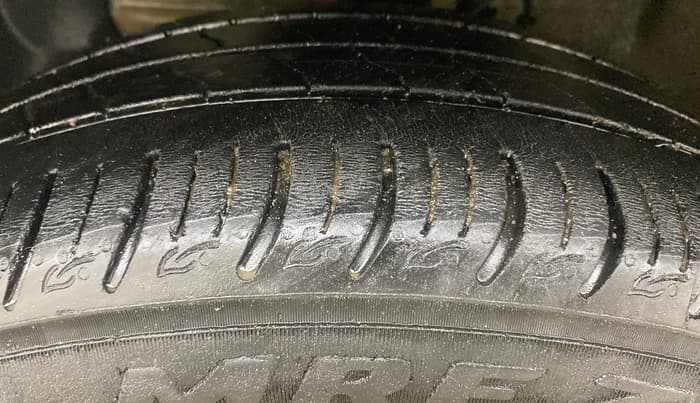 2019 Hyundai Elite i20 ASTA (O) CVT, Petrol, Automatic, 1,03,334 km, Left Front Tyre Tread