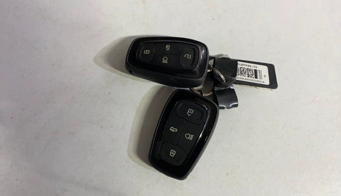 2021 Tata Harrier XZA 2.0L, Diesel, Automatic, 70,593 km, Key Close Up