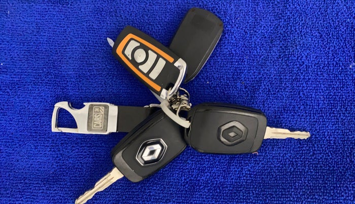 2019 Renault TRIBER RXE MT, Petrol, Manual, 5,887 km, Key Close Up
