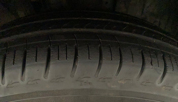 2019 Renault TRIBER RXE MT, Petrol, Manual, 5,887 km, Right Front Tyre Tread