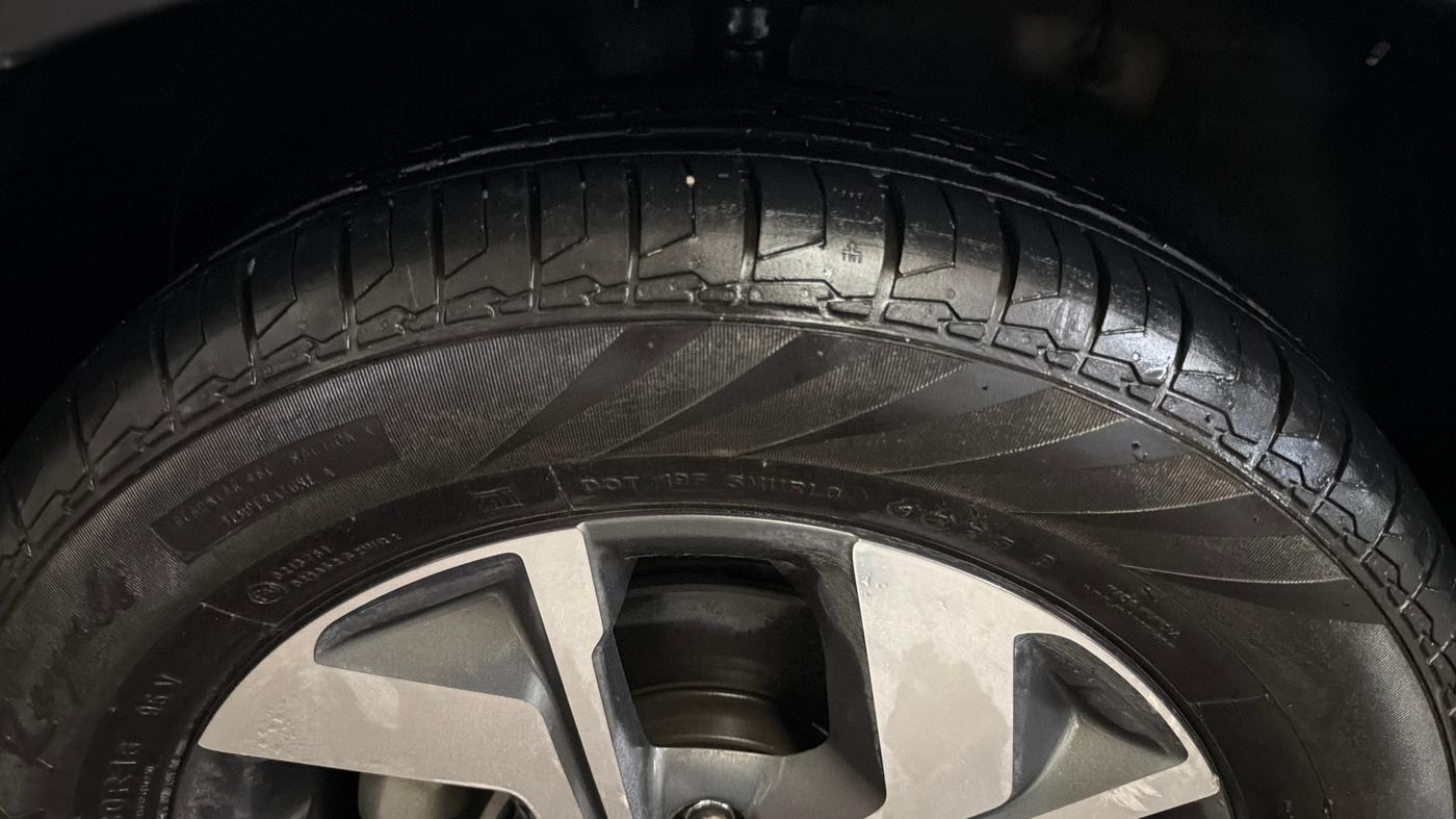 2021 KIA SONET HTX PLUS 1.0 IMT, Petrol, Manual, 42,429 km, Left Front Tyre Tread
