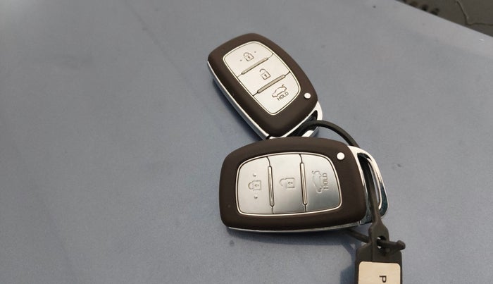 2015 Hyundai Grand i10 ASTA (O) 1.2 KAPPA VTVT, Petrol, Manual, 64,719 km, Key Close Up