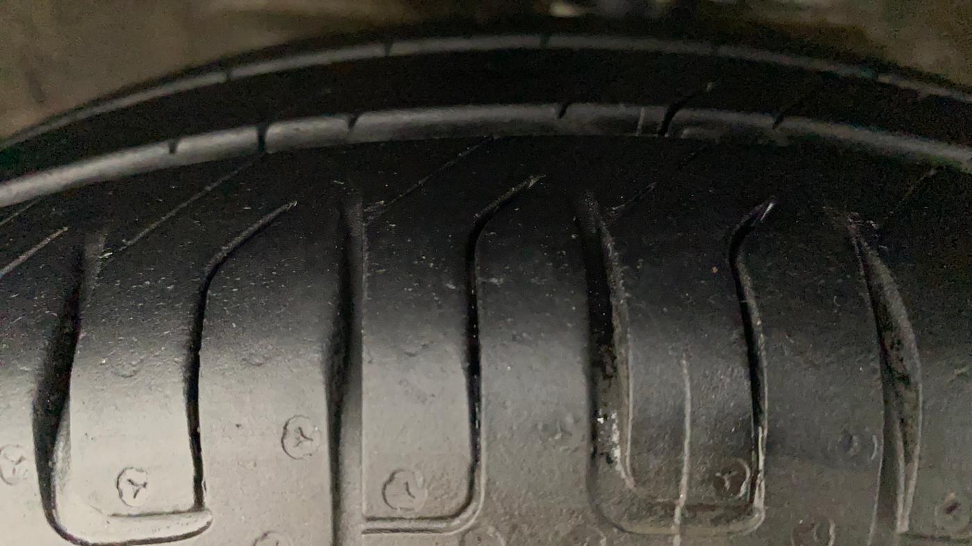 2016 Maruti Wagon R 1.0 LXI CNG, CNG, Manual, 82,497 km, Left Front Tyre Tread