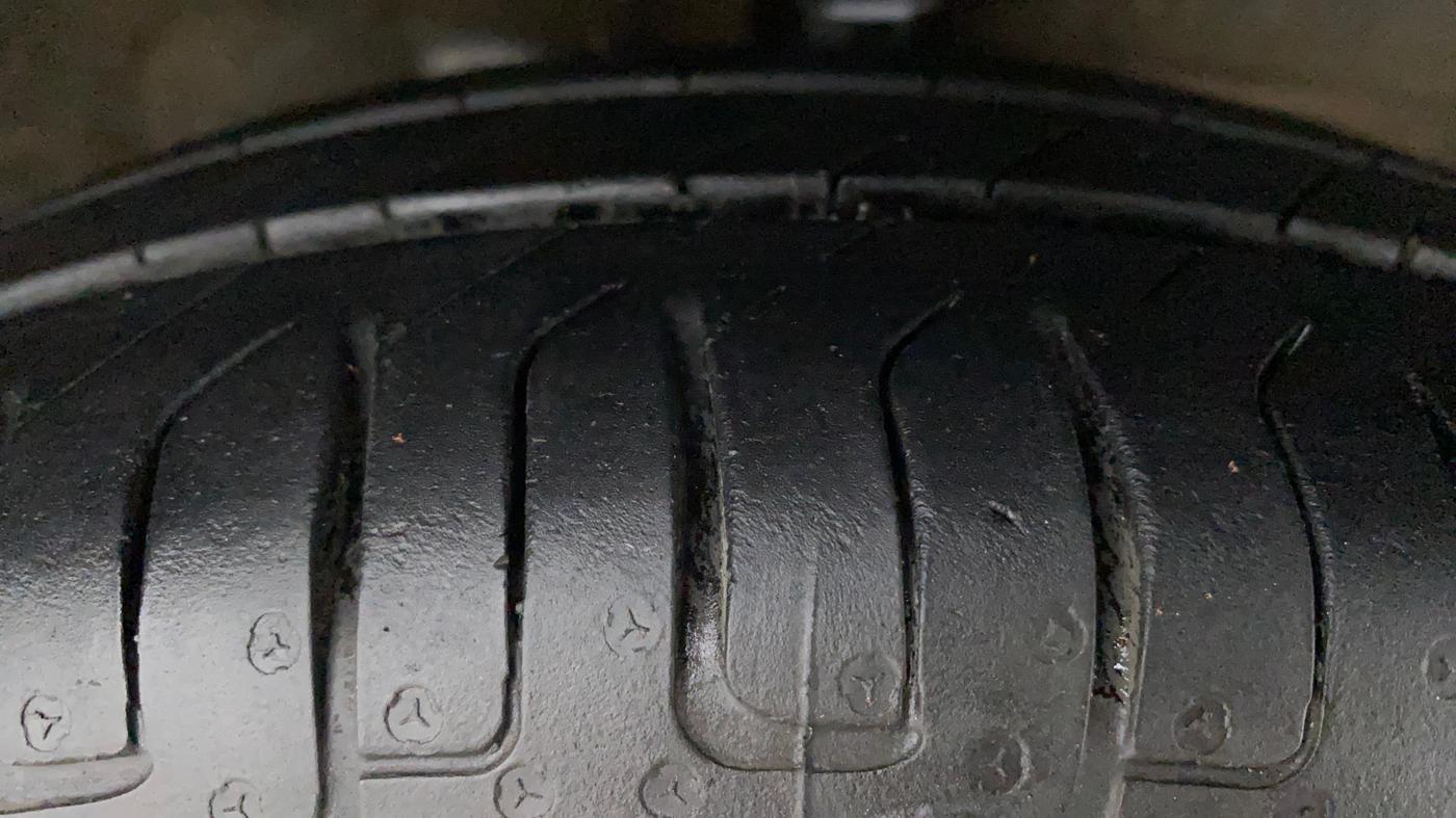 2016 Maruti Wagon R 1.0 LXI CNG, CNG, Manual, 82,497 km, Right Front Tyre Tread