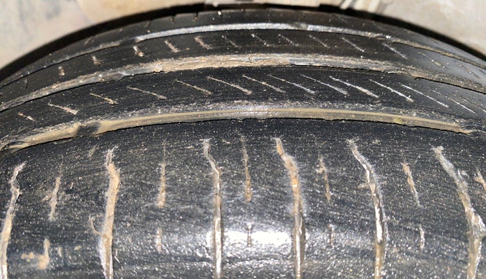 2014 Hyundai Elite i20 SPORTZ 1.2, Petrol, Manual, 77,039 km, Left Front Tyre Tread