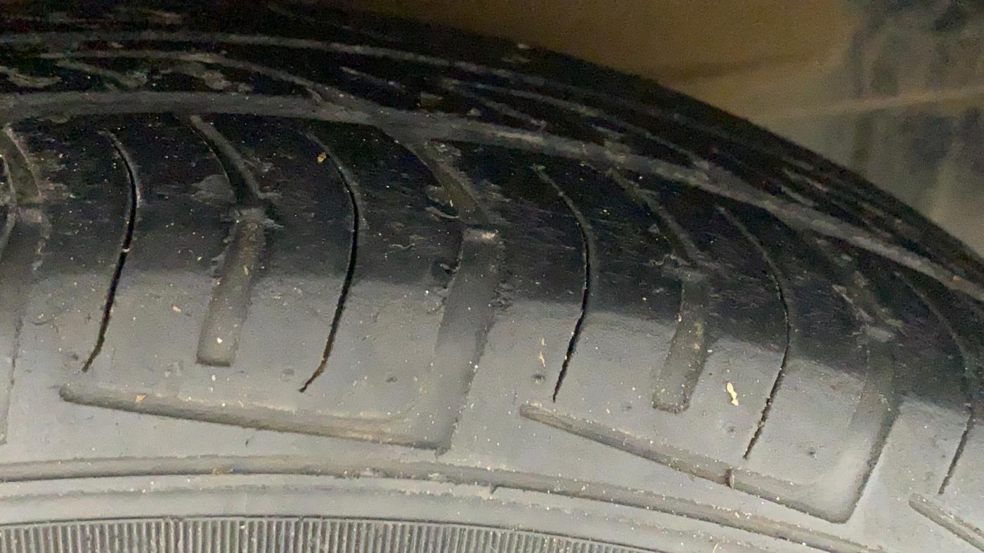 2010 Hyundai i10 MAGNA 1.2, Petrol, Manual, 70,098 km, Right Front Tyre Tread