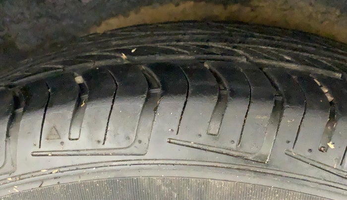 2010 Hyundai i10 MAGNA 1.2, Petrol, Manual, 70,098 km, Right Rear Tyre Tread