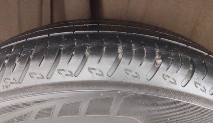 2022 Maruti XL6 ALPHA PLUS MT, Petrol, Manual, 19,622 km, Right Rear Tyre Tread
