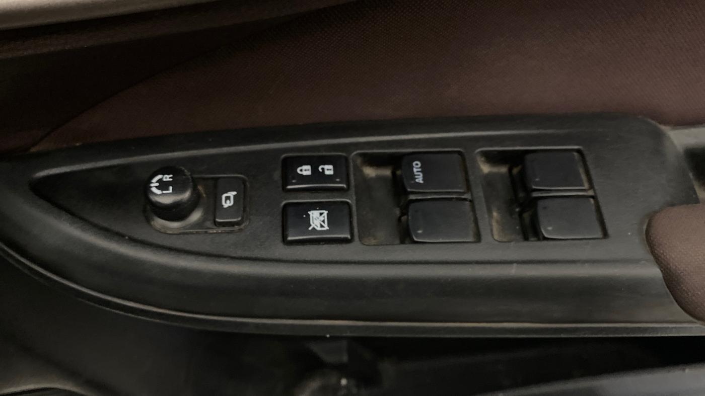 2023 Maruti FRONX DELTA CNG 1.2 MT, CNG, Manual, 51,166 km, Driver Side Door Panels Control