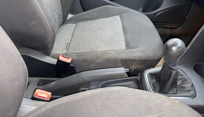 2015 Volkswagen Polo COMFORTLINE 1.2L, Petrol, Manual, 86,711 km, Gear Lever