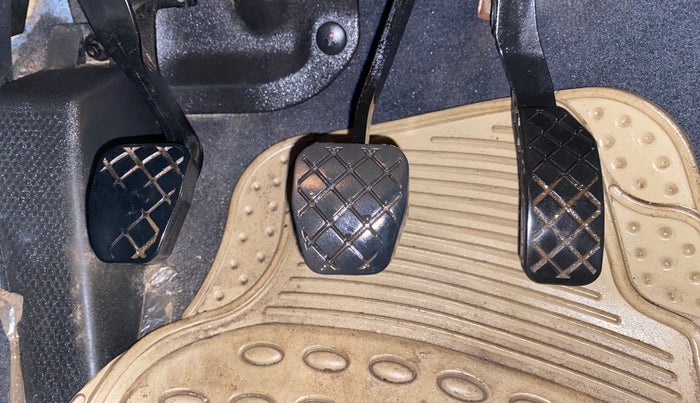 2015 Volkswagen Polo COMFORTLINE 1.2L, Petrol, Manual, 86,711 km, Pedals