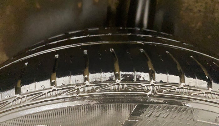 2015 Volkswagen Polo COMFORTLINE 1.2L, Petrol, Manual, 86,711 km, Left Rear Tyre Tread