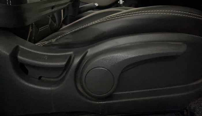 2019 Hyundai Elite i20 ASTA 1.2 (O), Petrol, Manual, 74,743 km, Driver Side Adjustment Panel