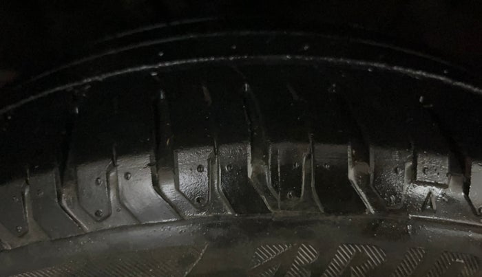 2019 Hyundai Elite i20 ASTA 1.2 (O), Petrol, Manual, 74,743 km, Right Front Tyre Tread