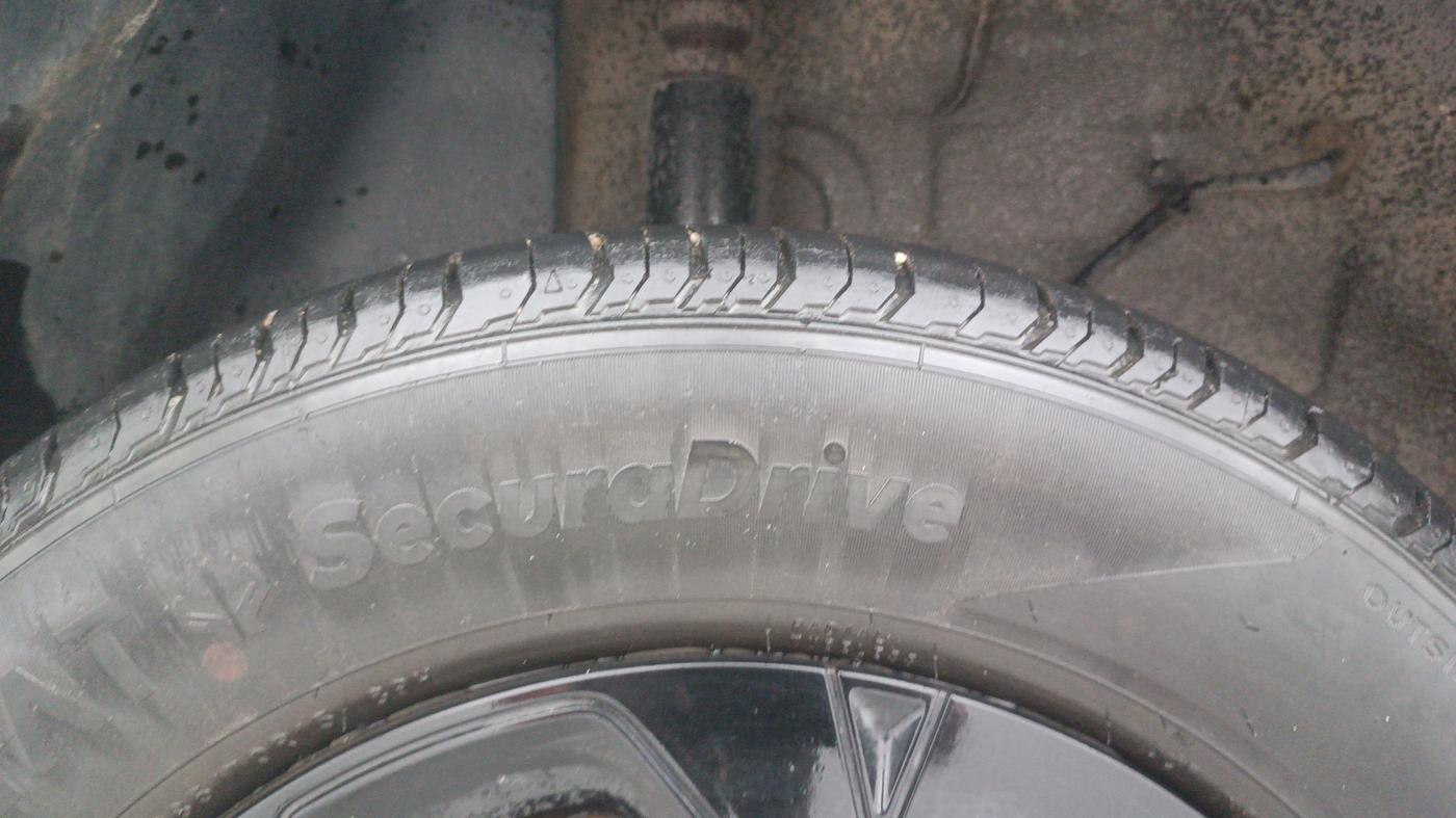 2024 Tata PUNCH PURE MT, Petrol, Manual, 26,139 km, Right Rear Tyre Tread