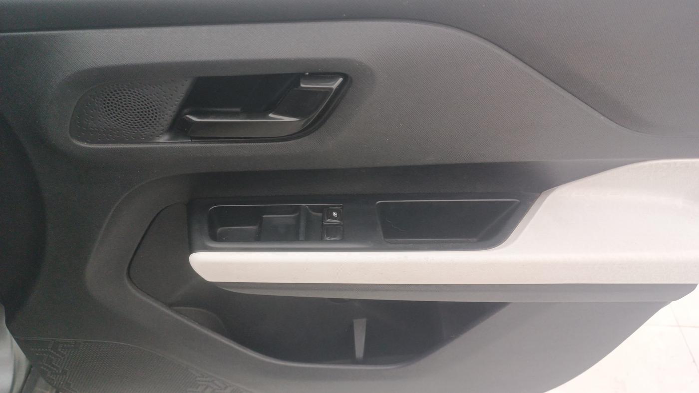 2024 Tata PUNCH PURE MT, Petrol, Manual, 26,139 km, Driver Side Door Panels Control