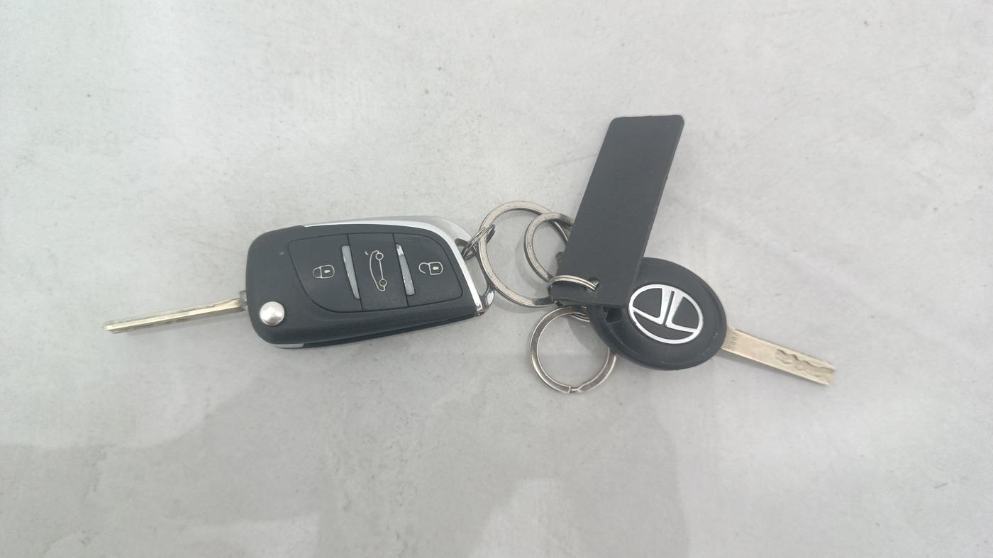 2024 Tata PUNCH PURE MT, Petrol, Manual, 26,139 km, Key Close Up