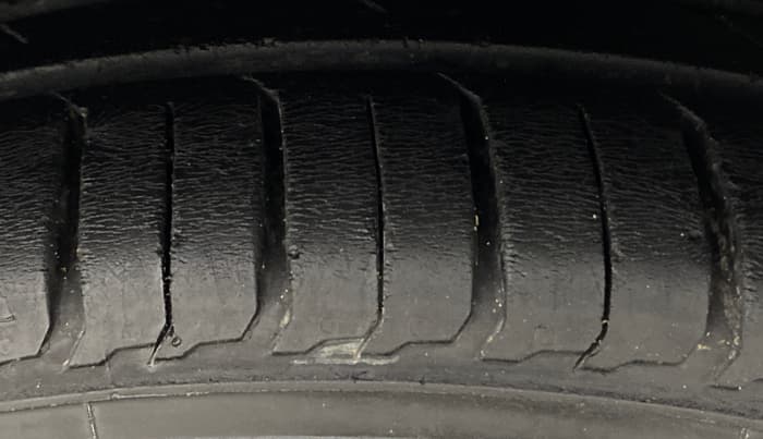 2017 Maruti Ciaz ZETA DIESEL 1.3, Diesel, Manual, 78,242 km, Right Front Tyre Tread