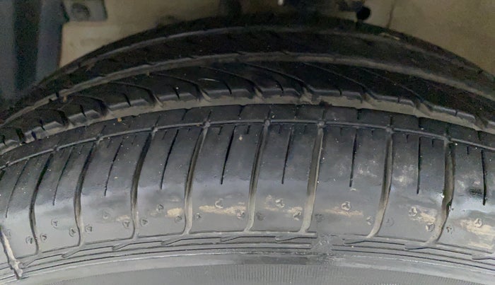2014 Maruti Swift ZDI, Diesel, Manual, 1,56,169 km, Left Front Tyre Tread