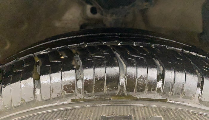 2016 Maruti Celerio VXI AMT, CNG, Automatic, 65,957 km, Right Front Tyre Tread