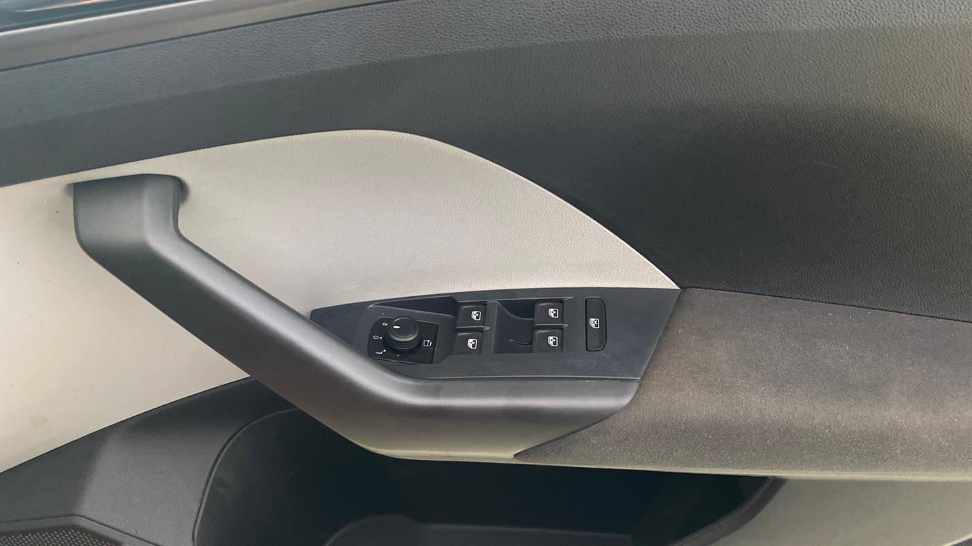 2022 Skoda KUSHAQ AMBITION 1.0L TSI MT, Petrol, Manual, 20,494 km, Driver Side Door Panels Control