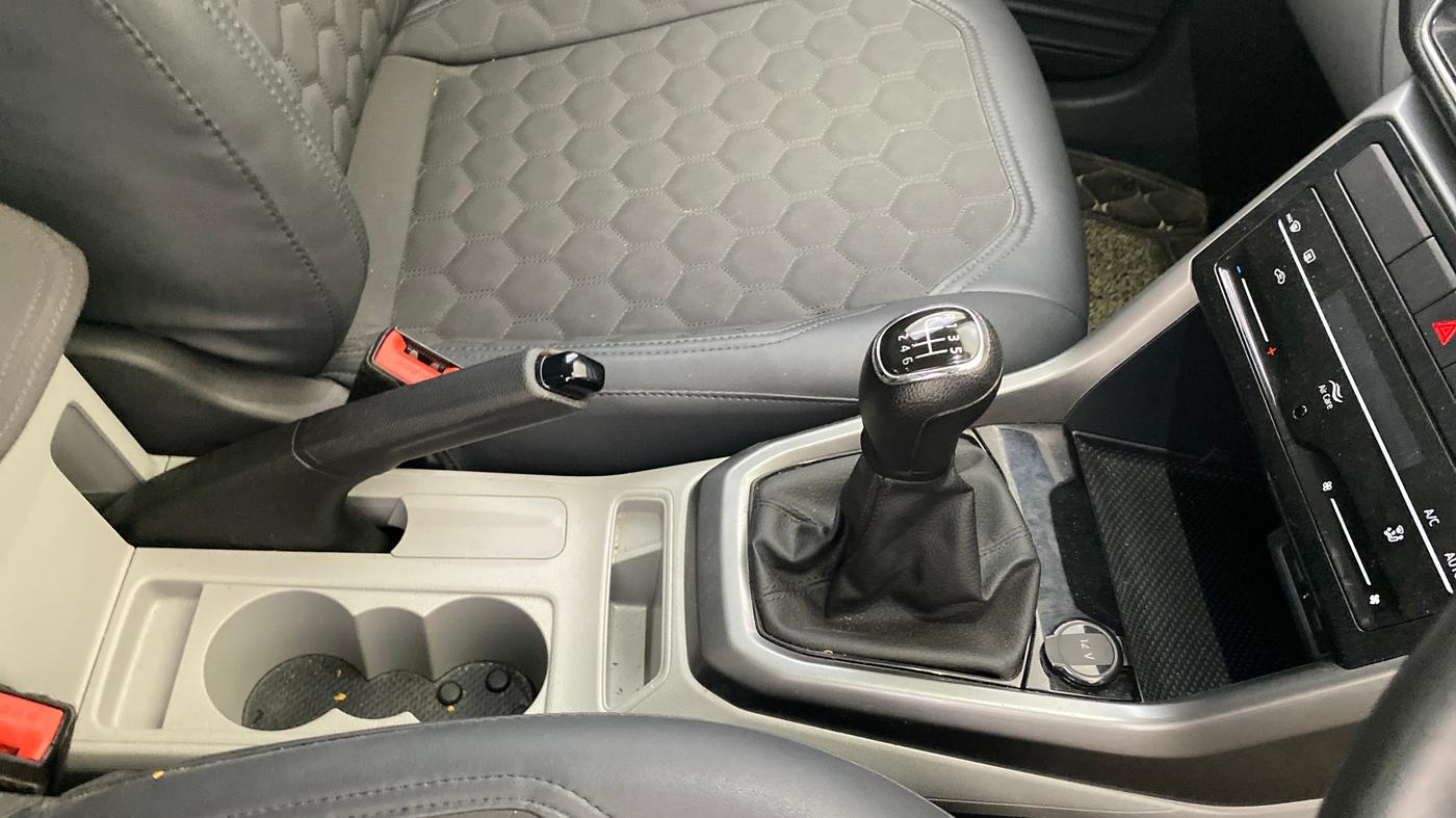 2022 Skoda KUSHAQ AMBITION 1.0L TSI MT, Petrol, Manual, 20,494 km, Gear Lever