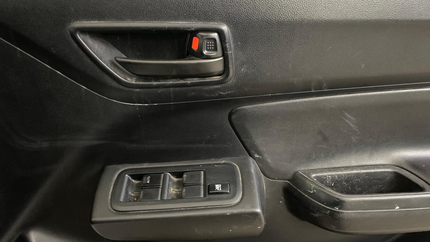 2020 Maruti Swift LXI, Petrol, Manual, 27,230 km, Driver Side Door Panels Control