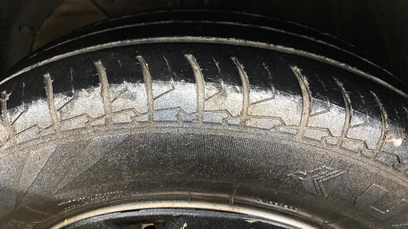2020 Maruti Swift LXI, Petrol, Manual, 27,230 km, Left Front Tyre Tread