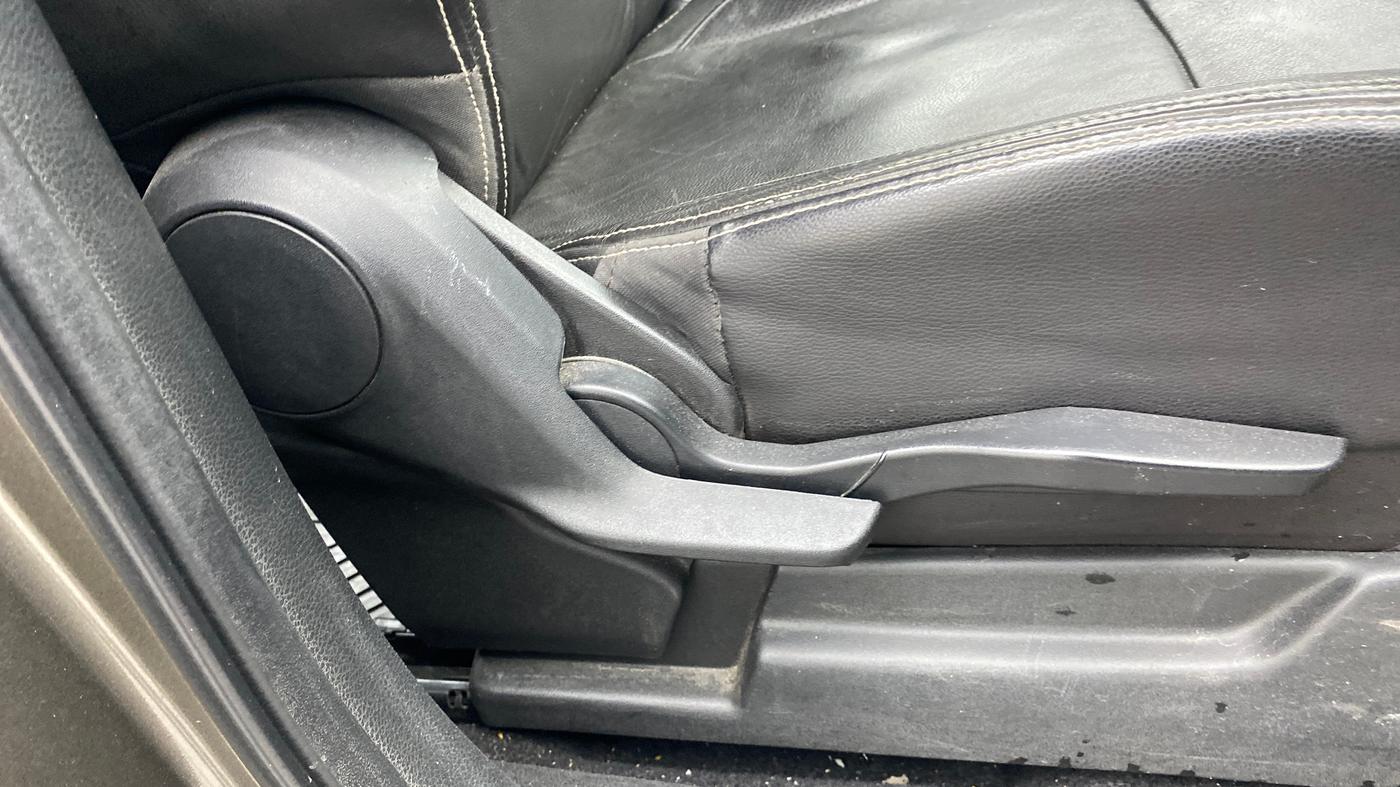 2022 Maruti XL6 ALPHA MT, Petrol, Manual, 58,554 km, Driver Side Adjustment Panel
