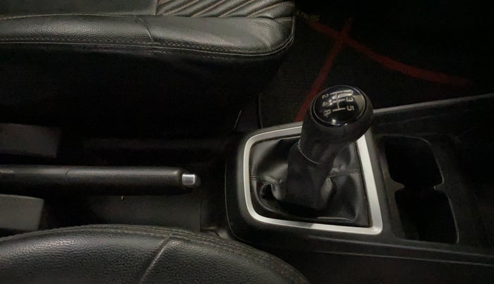 2020 Maruti Swift VXI, Petrol, Manual, 1,18,250 km, Gear Lever