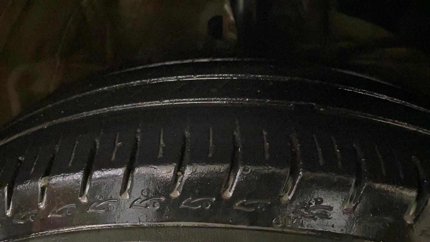 2020 Maruti Swift VXI, Petrol, Manual, 50 km, Right Front Tyre Tread