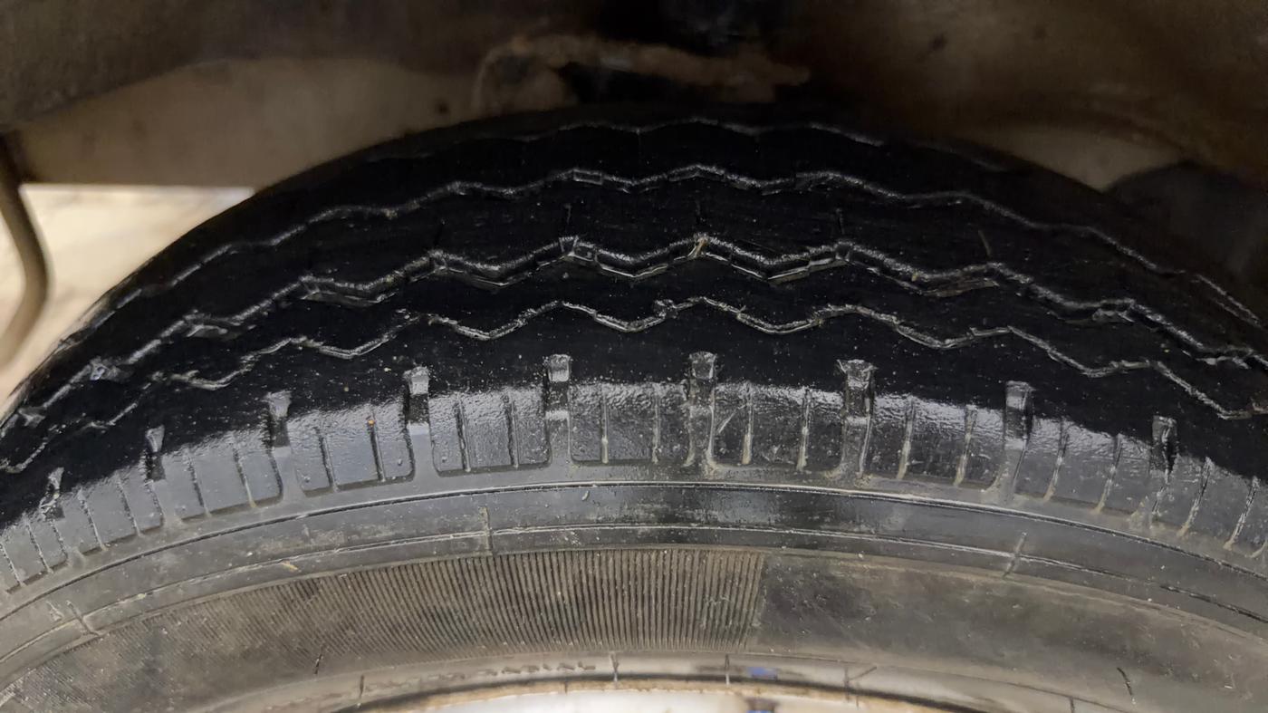 2022 Maruti Eeco 5 STR AC CNG (O), CNG, Manual, 48,421 km, Left Front Tyre Tread