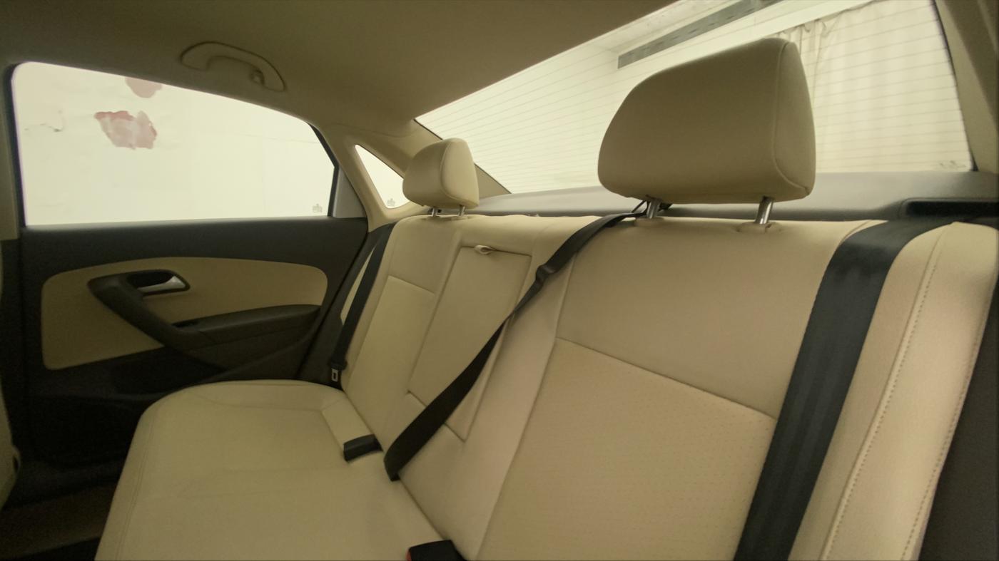 2014 Volkswagen Vento HIGHLINE 1.6 MPI, Petrol, Manual, 35,828 km, Right Side Rear Door Cabin