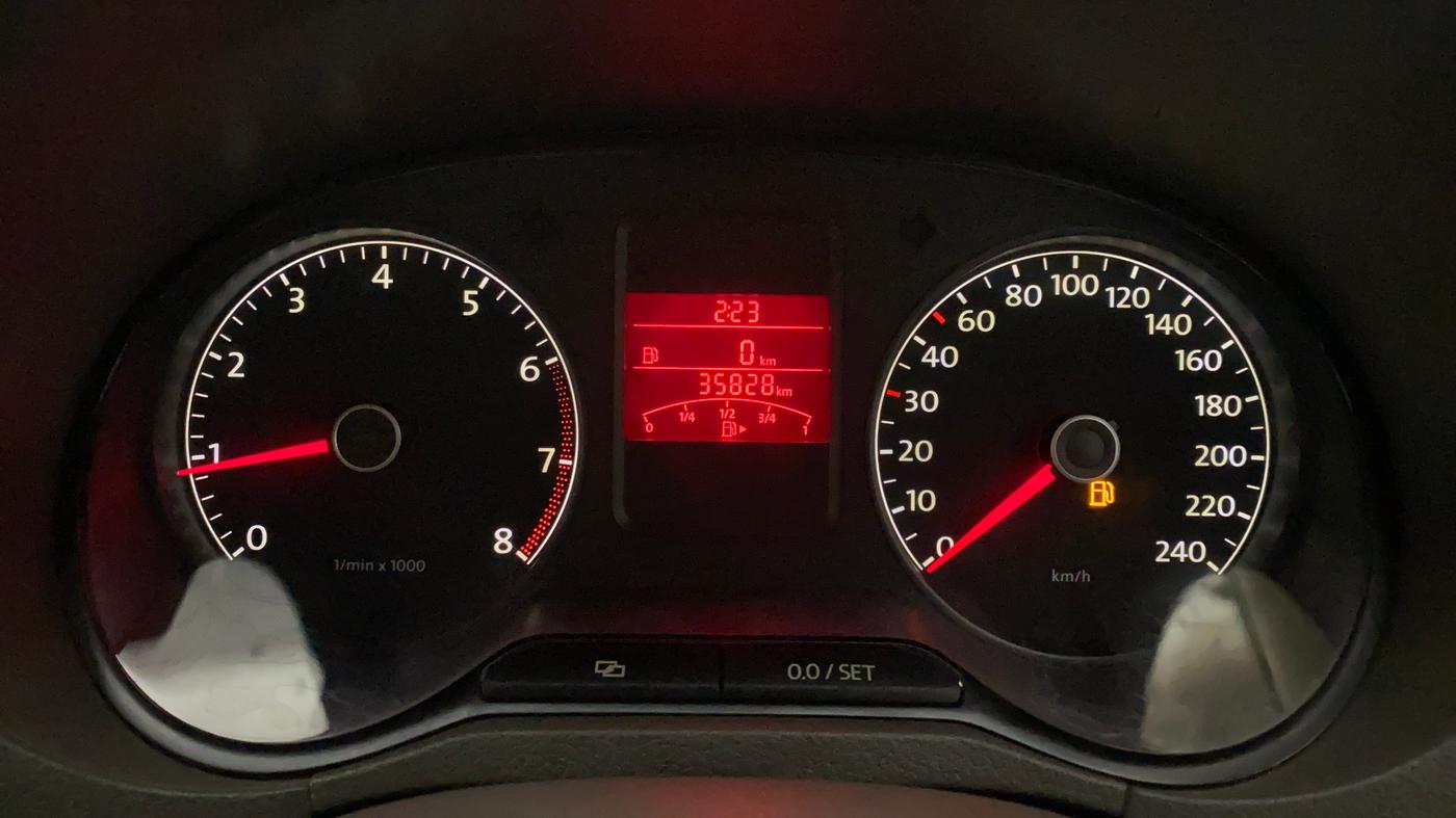 2014 Volkswagen Vento HIGHLINE 1.6 MPI, Petrol, Manual, 35,828 km, Odometer Image