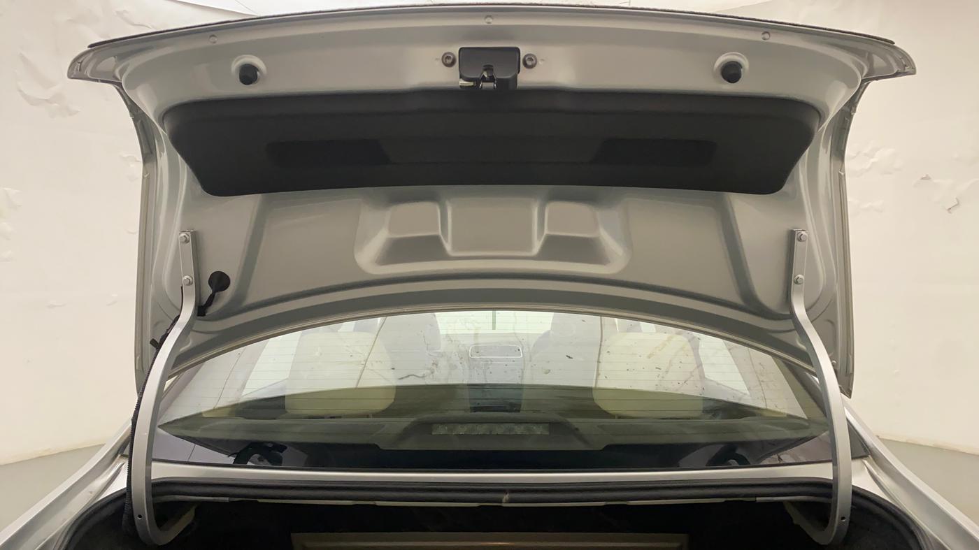 2014 Volkswagen Vento HIGHLINE 1.6 MPI, Petrol, Manual, 35,828 km, Boot Door Open