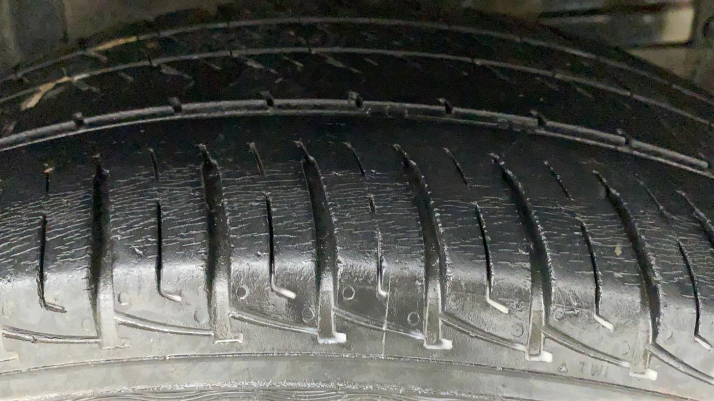2019 Maruti Vitara Brezza VDI, Diesel, Manual, 51,259 km, Right Front Tyre Tread