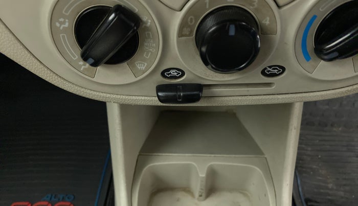 2019 Maruti Alto LXI, Petrol, Manual, 55,482 km, AC Unit - Directional switch has minor damage