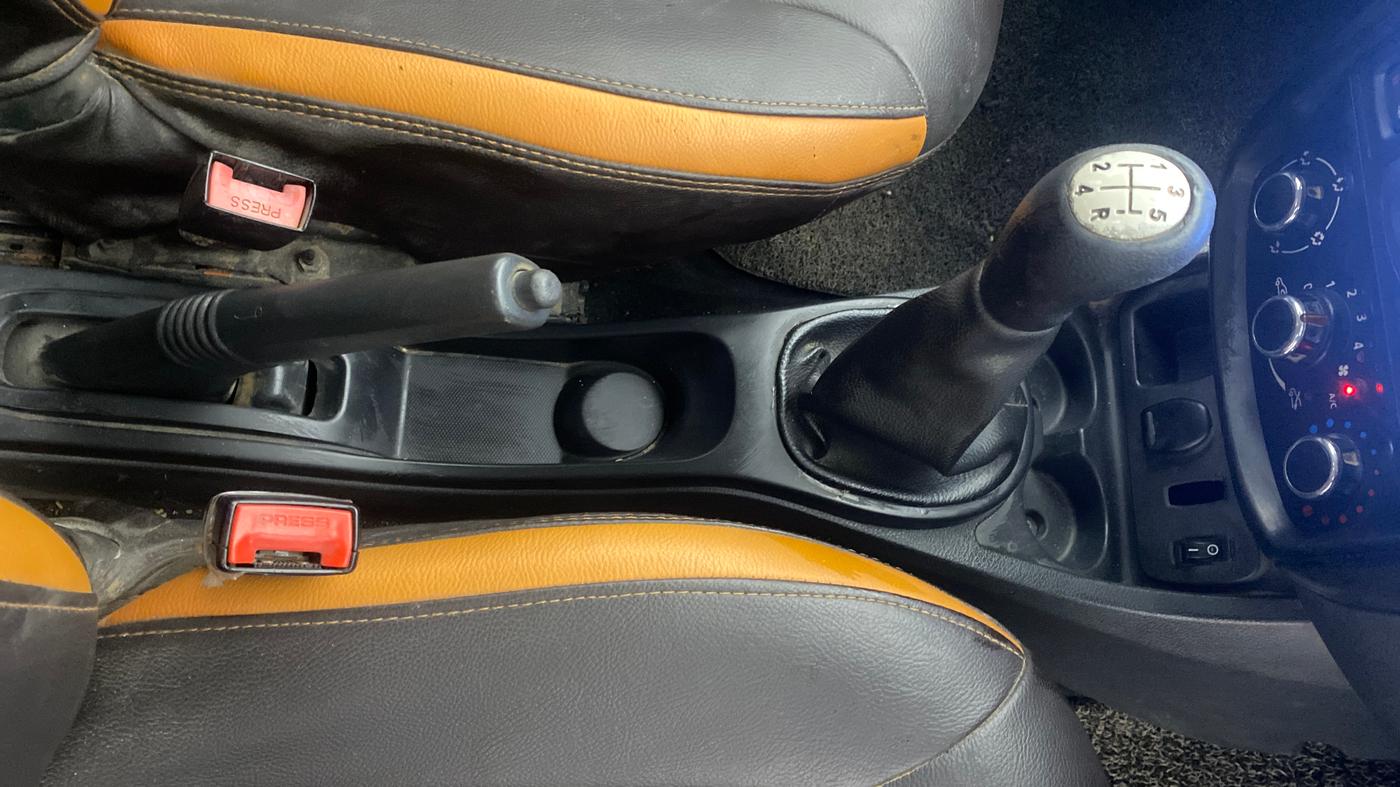 2014 Renault Duster 85 PS RXE DIESEL, Diesel, Manual, 1,22,589 km, Gear Lever