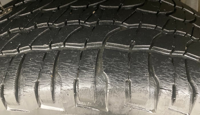 2014 Renault Duster 85 PS RXE DIESEL, Diesel, Manual, 1,22,542 km, Right Rear Tyre Tread